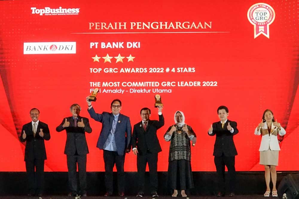  Bank DKI Terima Penghargaan  TOP GRC Awards 2022 kategori #4 Stars dan Kategori The Most Commited GRC Leader 2022
