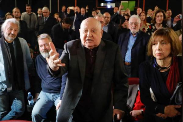 Gorbachev memberikan pernyataan usai pemutaran film dokumen Meeting Gorbachev di Moskow, Kamis (8/11/2018)./Reuters-Tatya Makeyeva