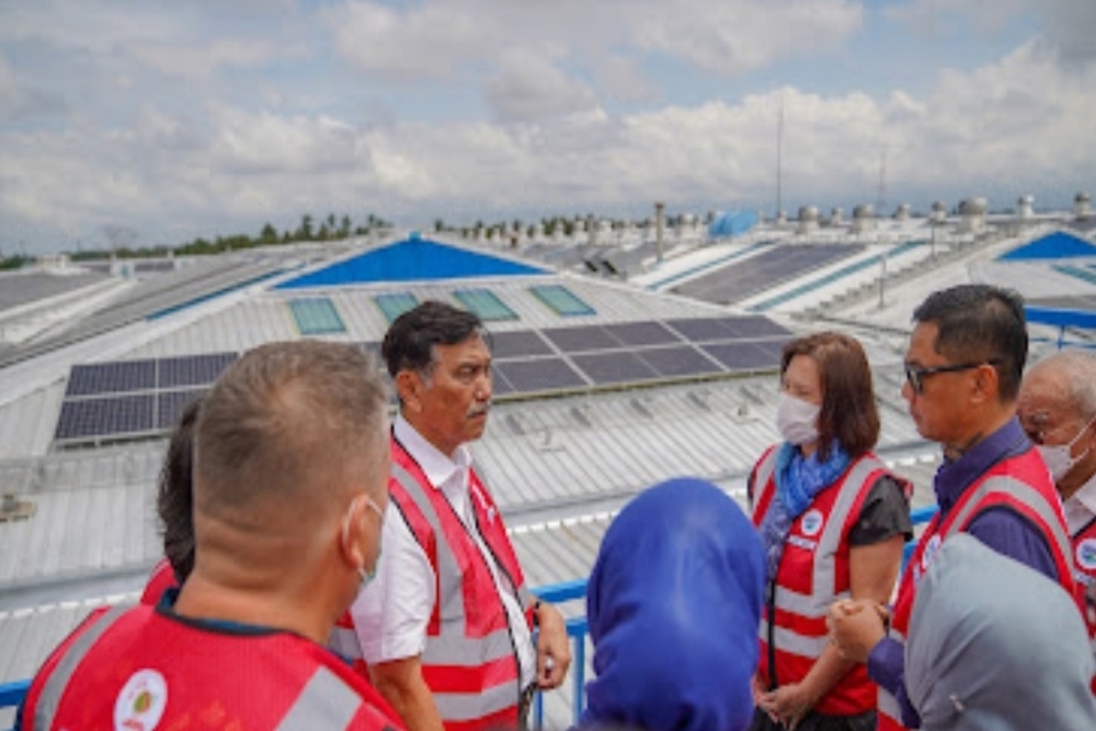  Luhut Resmikan PLTS Danone 704 KWP di Bali