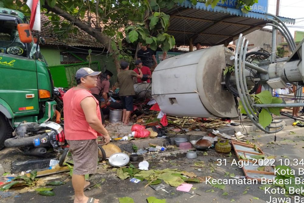  Kecelakaan Truk Tabrak BTS di Bekasi, Ini Kata Menkominfo