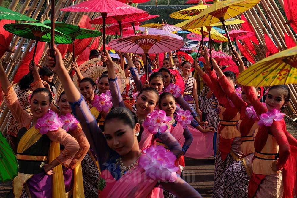  Pembukaan Festival Payung Indonesia di kawasan Keraton Mangkunegaran Solo