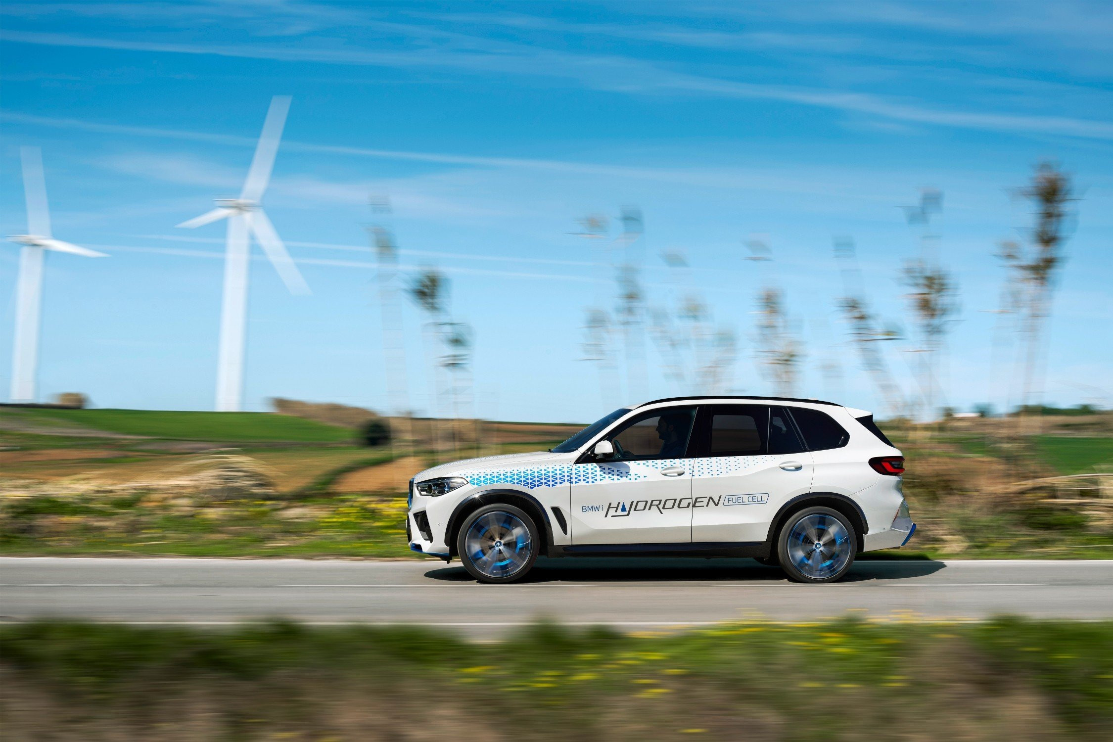  SUV Hidrogen Siap Masuk Pasar, BMW Produksi Bahan Bakar Cell