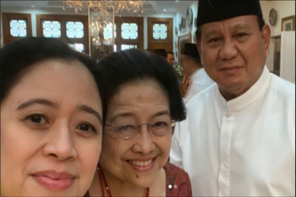 Ketua DPR RI Puan Maharani (kiri), Ketua Umum PDIP Megawati Soekarnoputri (tengah), dan Ketua Umum Gerindra Prabowo Subianto berfoto bersama./Instagram @puanmaharanirirnrn