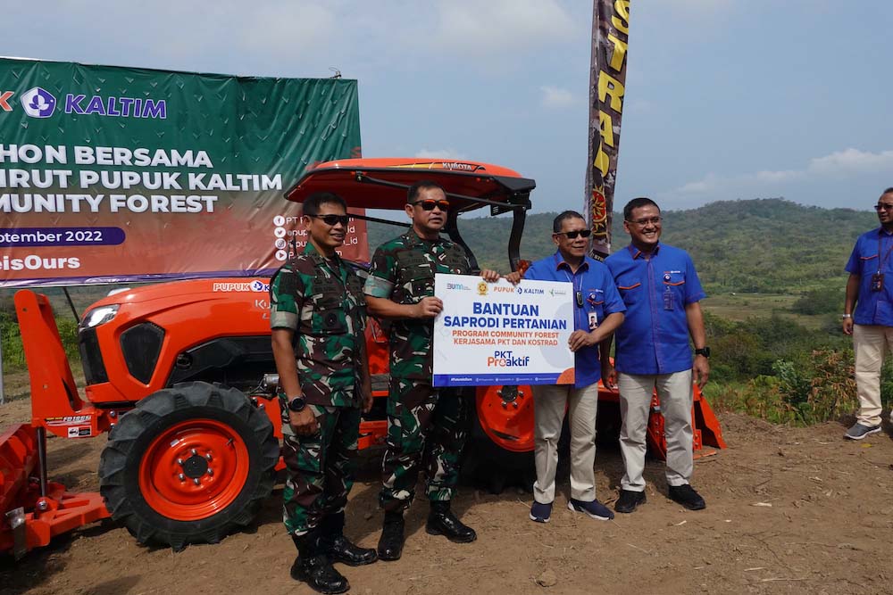  Optimalkan Program Community Forest, Pupuk Kaltim Salurkan Sarana Pendukung ke Kostrad