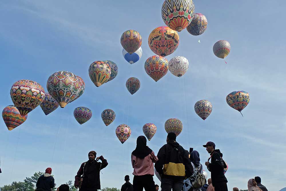  Atraksi Balon Udara Hiasi Langit Wonosobo Jawa Tengah