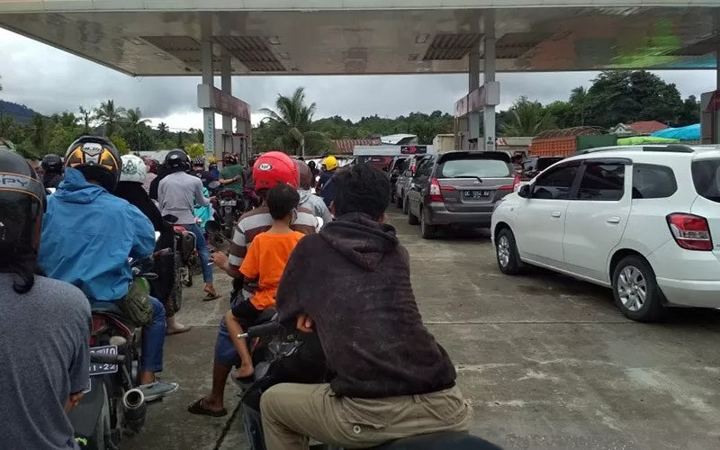Harga BBM Naik, GP Ansor: Keadilan Subsidi untuk Rakyat! Ilustrasi antrean kendaraan di SPBU /ANTARA