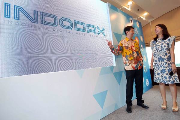 CEO INDODAX Oscar Darmawan (kiri) berbincang dengan COO INDODAX Erdita Purnamasari di sela-sela peluncuran wajah baru Bitcoin Indonesia menjadi INDODAX (Indonesia Digital Asset Exchange) di Jakarta, Rabu (14/3)./JIBI-Abdullah Azzam