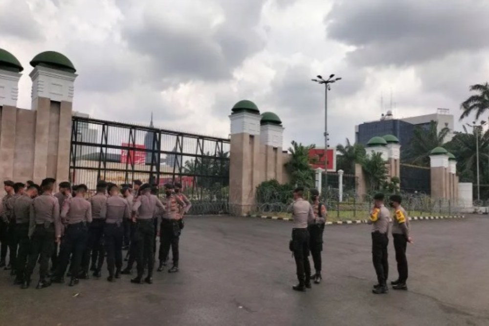 Tiga Ribu Polisi Kawal Demo Tolak kenaikan Harga BBM di DPR Siang Ini