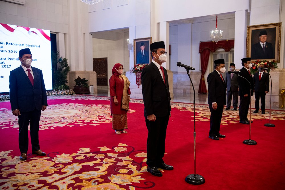 Jokowi Lantik 5 Anggota DKPP 2022-2027, Siapa Saja?