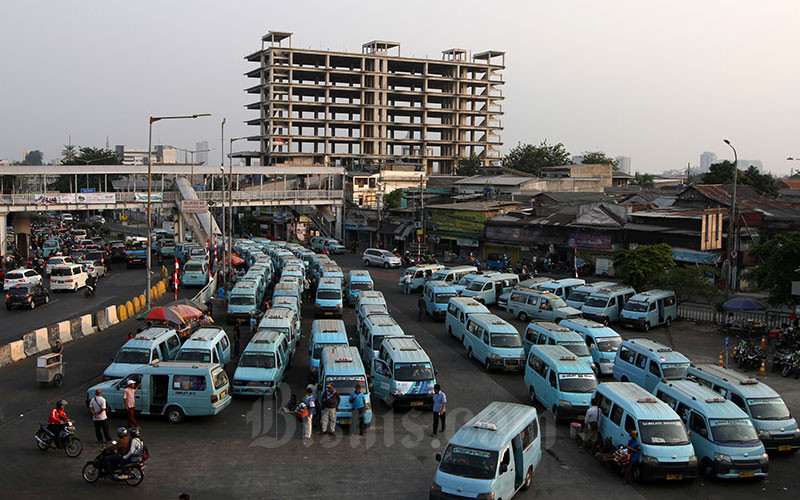 Siap-siap, Tarif Angkutan Umum di Jakarta Akan Naik Jadi Rp6.000. Bisnis/Arief Hermawan P