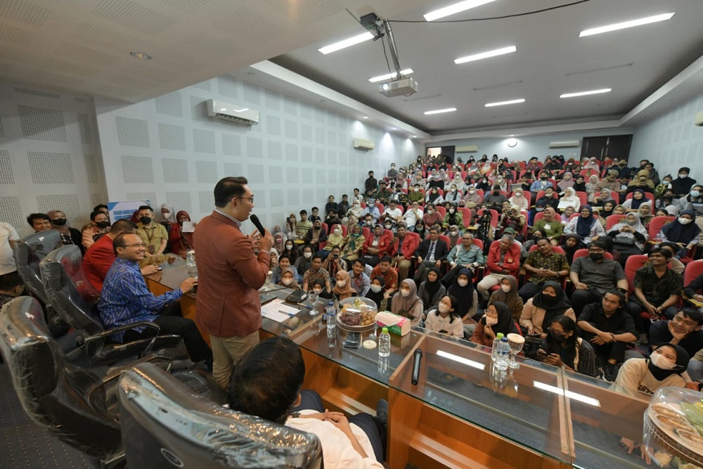  Ridwan Kamil Paparkan Pembangunan Berkelanjutan Jabar di Universitas Hasanuddin