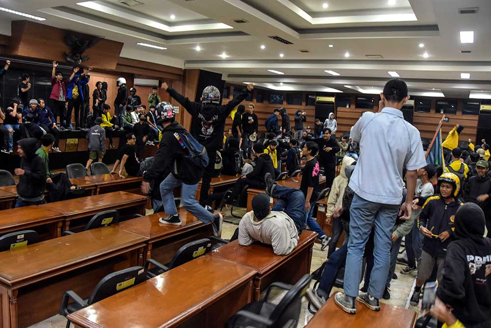  Mahasiswa Berhasil Duduki Gedung DPRD Tasikmalaya Saat Demo Menolak Kenaikan Harga BBM