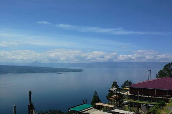 Danau Toba dilihat dari Bukit Simarjarunjung Kabupaten Simalungun. JIBI/Nancy JUnita