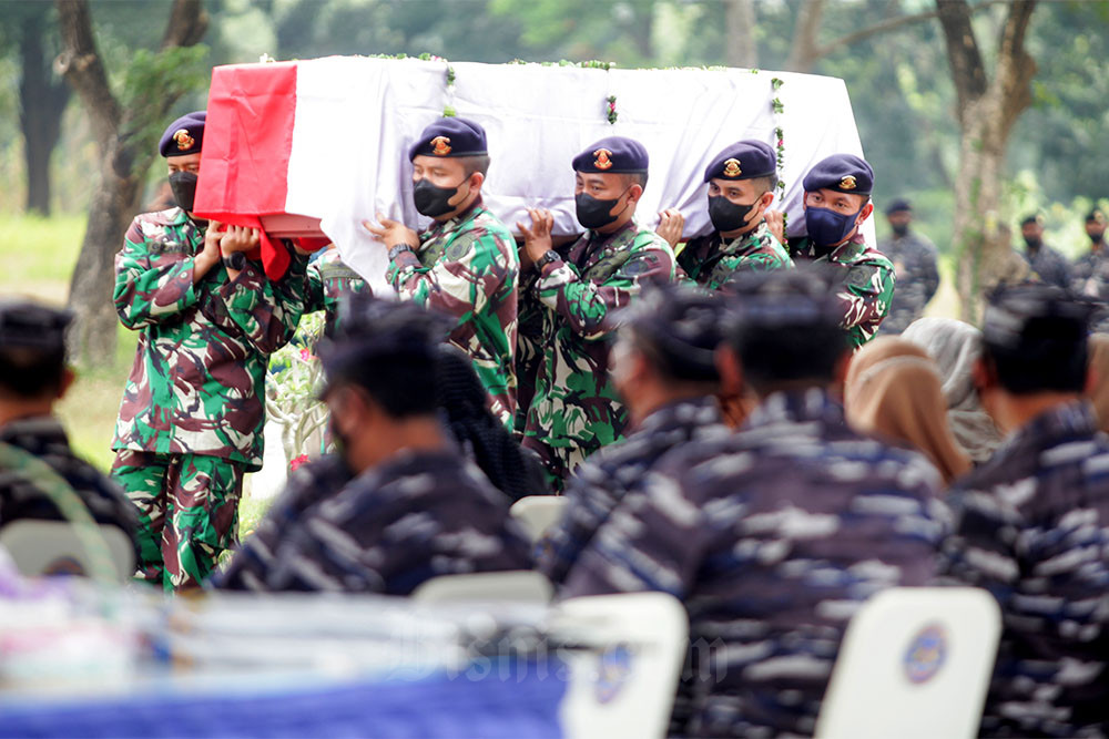  Pemakaman Pilot dan Copilot Kecelakaan Pesawat Latih Bonanza