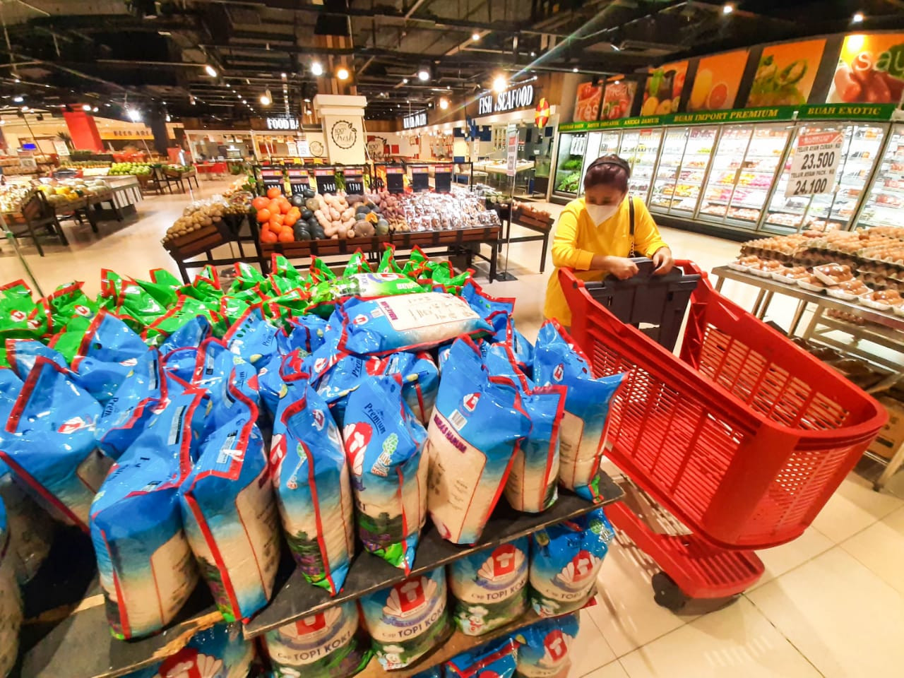  Penjualan Eceran Diproyeksi Melambat, Harga BBM  Menambah Parah 