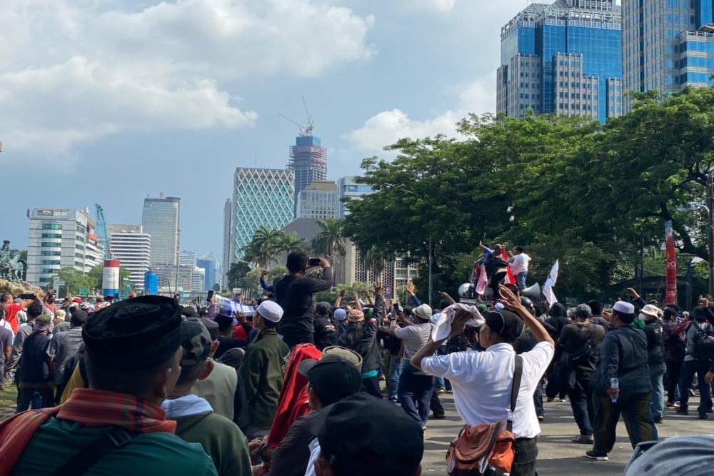  BEM Tanah Air Robohkan Kawat Berduri di Kawasan Patung Kuda