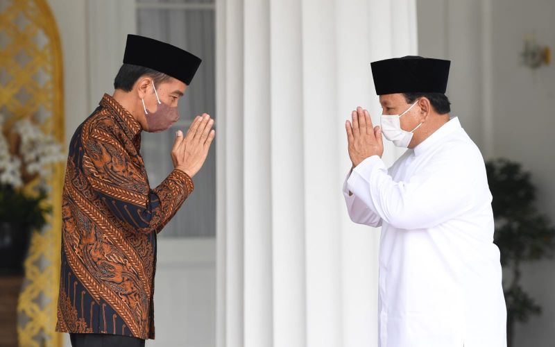 Jokowi Bareng Prabowo Tinjau Penyerahan Motor di Kodim Tual