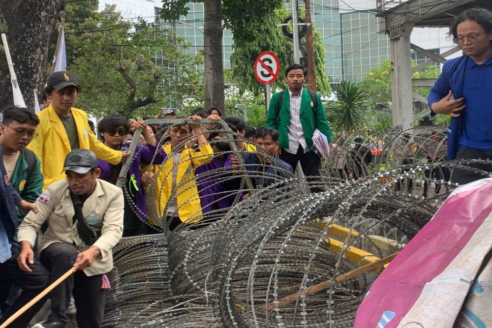  Demo BEM SI, Massa Mulai Padati Kawasan Patung Kuda