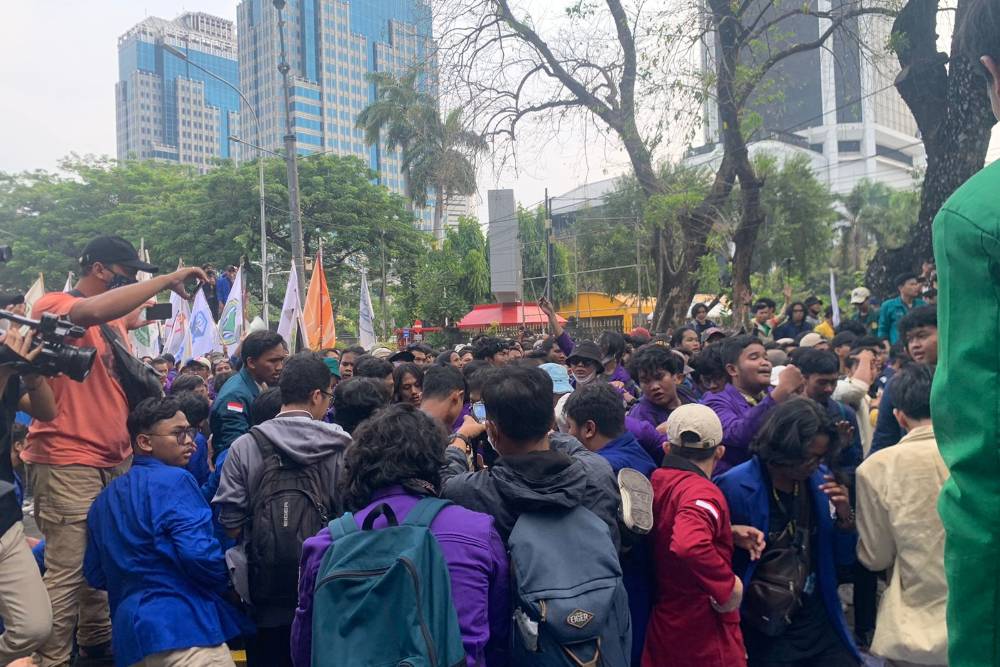  Demo BBM, Mahasiswa BEM SI dan Polisi Sempat Saling Dorong