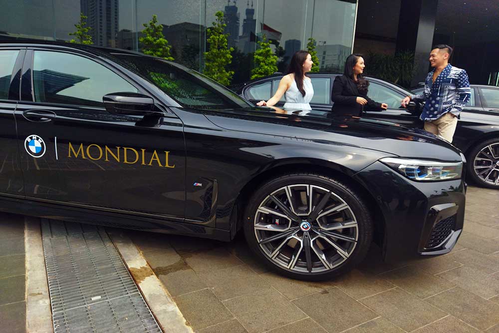  BMW Indonesia Serahkan Enam Unit Kendaraan BMW Seri 7 Untuk Acara Mondial Anniversary