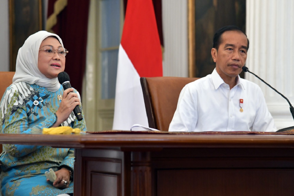 Menaker Ida Fauziyah bersama Presiden RI Joko Widodo memberikan keterangan pers di Istana Merdeka, Jakarta, Jumat (16/09/2022). Foto: Humas Setkab/Rahmat. rnrn