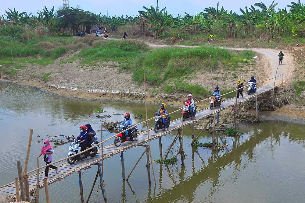  Jembatan Kayu Menjadi Jalan Alternatif Warga Kudus Untuk Mempersingkat Jarak