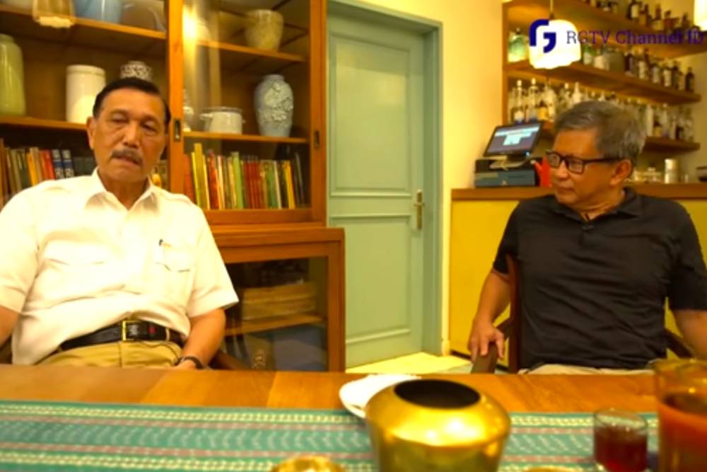  Luhut Ngobrol dengan Rocky Gerung, Bahas Apa?