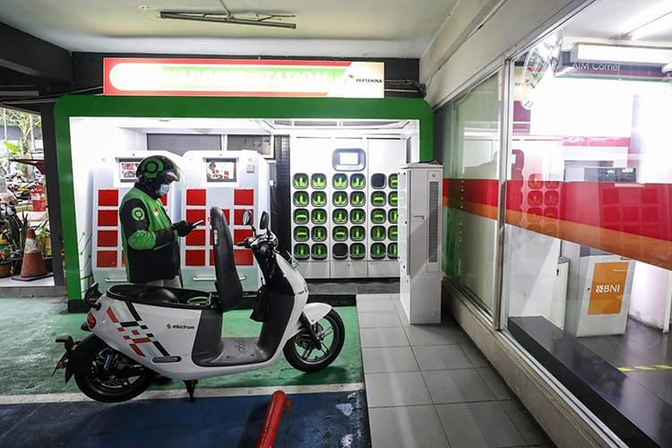  Menerka Dampak Pengalihan Subsidi BBM ke Konversi Motor Listrik