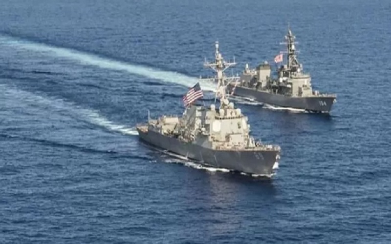 Dua kapal perang milik Amerika Serikat (AS), Mustin dan Benfold, berlayar melintasi Selat Taiwan dalam suatu pelayaran yang dipandang Taiwan sebagai bentuk dukungan dari AS, yang meningkatkan ketegangan dengan China./Antara-Reuters