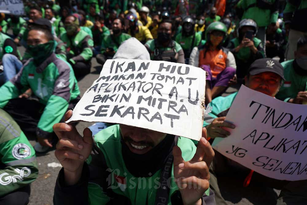  Ribuan Pengemudi Ojl Gelar Aksi di Depan Gedung Sate Bandung