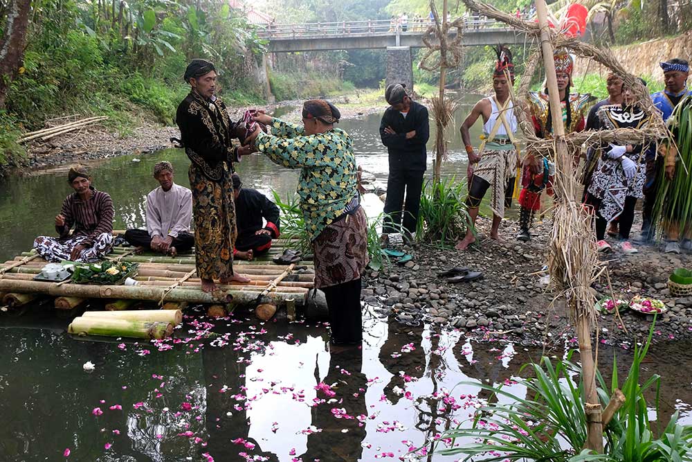  Warga Ikuti Tradisi Rabu Wekasan di Borobudur