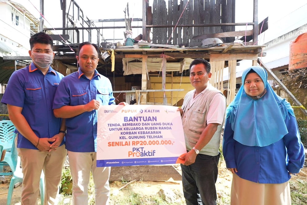  Peduli Korban Kebakaran Gunung Telihan, Pupuk Kaltim Salurkan Bantuan Kemanusiaan