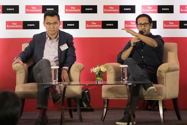 CEO Go-Jek Indonesia Nadiem Makarim (kanan) dan Ventura Capital Managing Partner and Lippo Group Director Rudy Ramawy memberi paparan dalam acara The Economist Indonesia Summit 2018 di Jakarta, Kamis (5/4/2018)./JIBI-Felix Jody Kinarwan