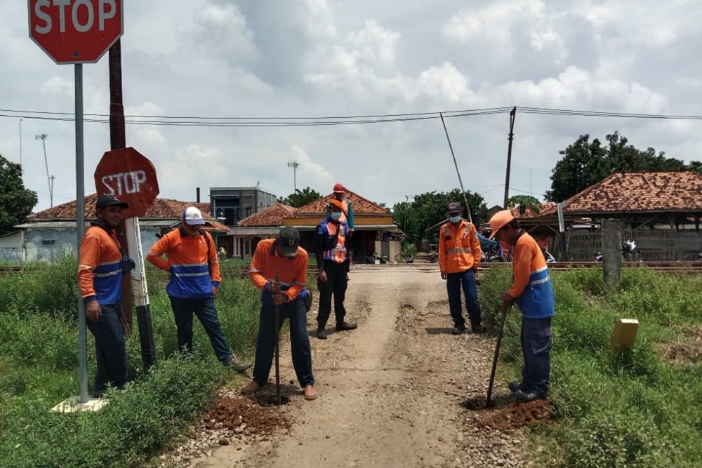  Daop 3 Cirebon Tutup 18 Perlintasan Liar