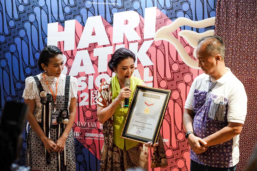  Batik Fashion Show on The Street Terima Rekor MURI