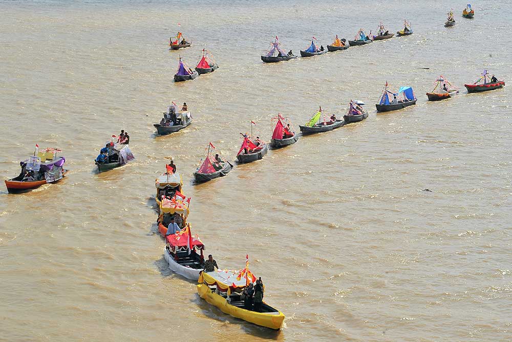  Puluhan Perahu Hias Susuri Sungai Batanghari Saat Parade Perahu Hias