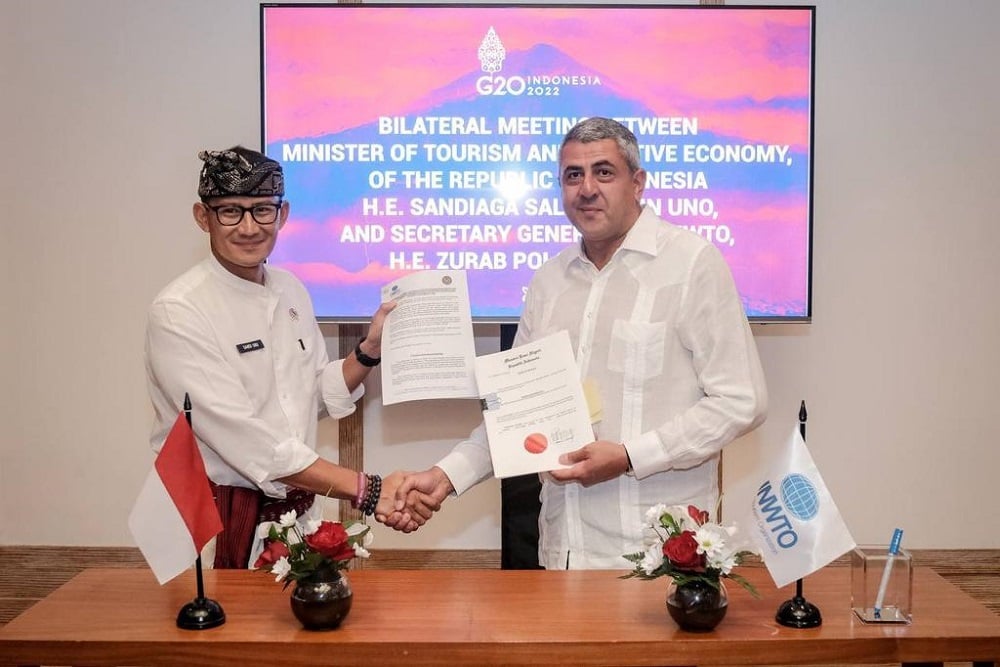 Menteri Pariwisata dan Ekonomi Kreatif Sandiaga Uno dan Sekretaris Jenderal UNWTO Zurab Pololikashvili di Bali, Minggu (25/9/2022).