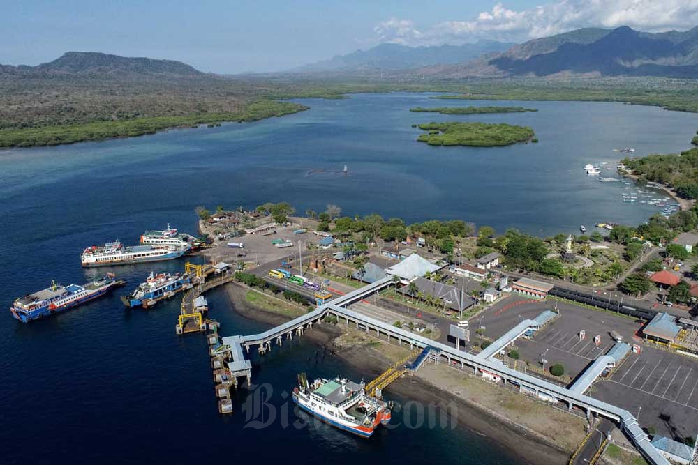 Foto udara suasana di Pelabuhan Gilimanuk, Jembrana, Bali, Senin (12/9/2022)./Bisnis-Eusebio Chrysnamurti