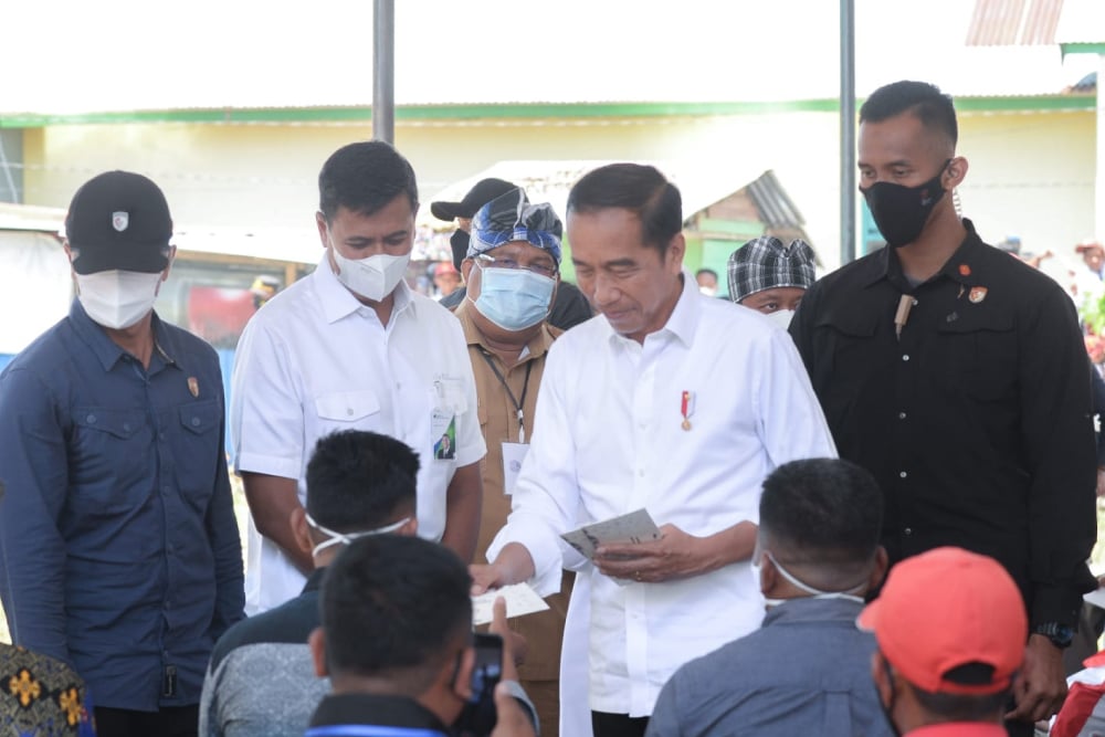  Kunjungan Kerja Ke Baubau dan Buton, Presiden Serahkan BSU Bagi Peserta BPJS Ketenagakerjaan