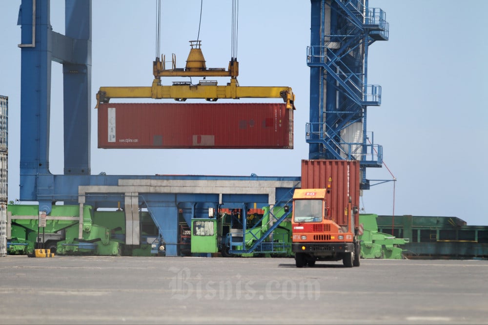  PT Pelindo Terminal Petikemas Menuju Operator Terminal Kontainer Kelas Dunia