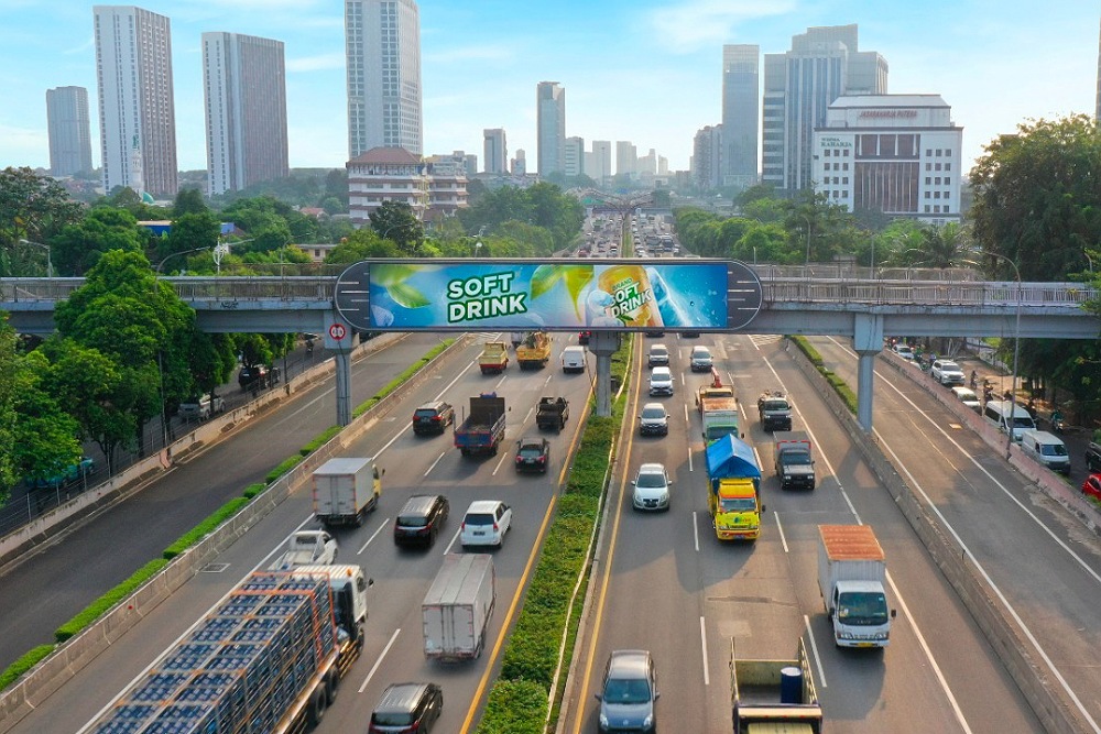 Iklan Digital 'TV Raksasa' Ramai Hiasi Jalanan Jakarta