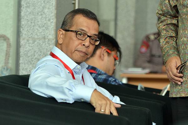 Mantan Direktur Utama PT Garuda Indonesia Emirsyah Satar berada di ruang tunggu sebelum menjalani pemeriksaan di gedung KPK Jakarta, Kamis (11/1/2018)./ANTARA-Wahyu Putro A