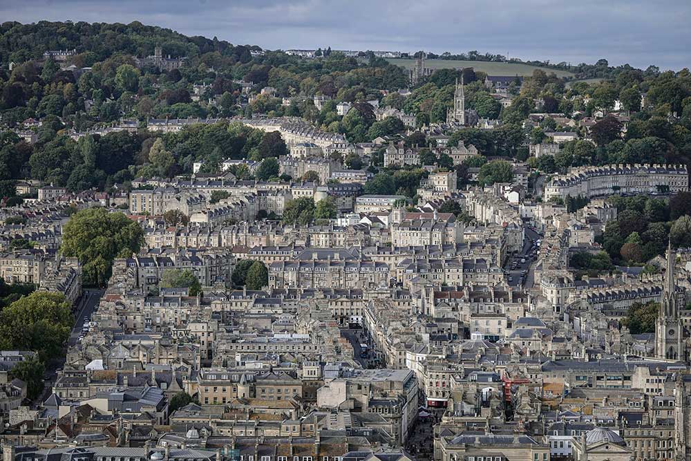  Sumber Air Panas Alami Menjadi Daya Tarik Wisata di Kota Bath Inggris