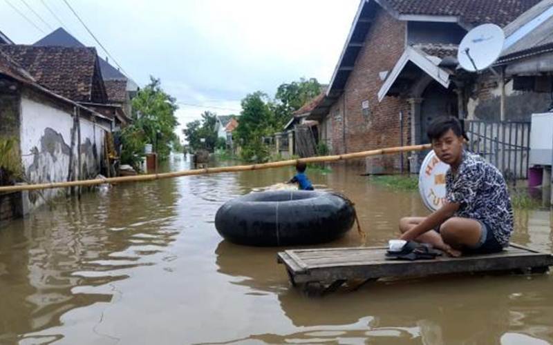  Hujan Seharian, 7 Ruas Jalan dan 16 RT di Jakarta Tergenang Banjir