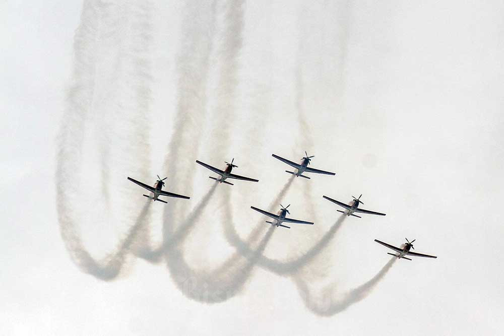  Meriahkan HUT ke-77 TNI, Atraksi Flypast Hiasi Langit Jakarta