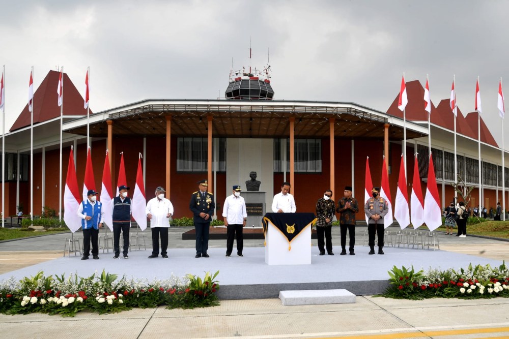 Presiden Joko Widodo (Jokowi) meresmikan revitalisasi fasilitas Pangkalan TNI AU/Bandara Halim Perdanakusuma, Jakarta, pada Rabu (5/10/2022)./Istimewa