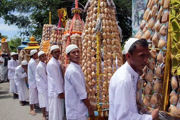 Saat merayakan Maulid Nabi Muhammad SAW, rakyat Gorontalo biasanya berbondong-bondong untuk menyaksikan parade kue walima./Antara