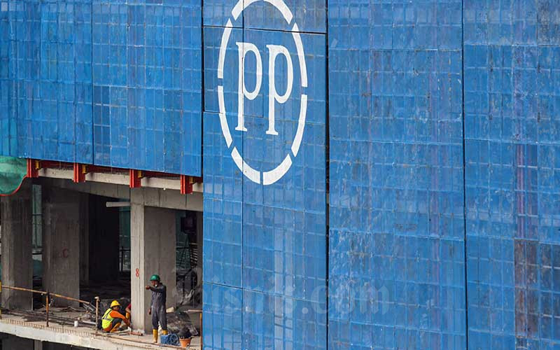 Aktivitas proyek konstruksi gedung bertingkat yang dikerjakan PT PP (Persero) Tbk. di Jakarta, Rabu (16/2/2022). Bisnis/Arief Hermawan P