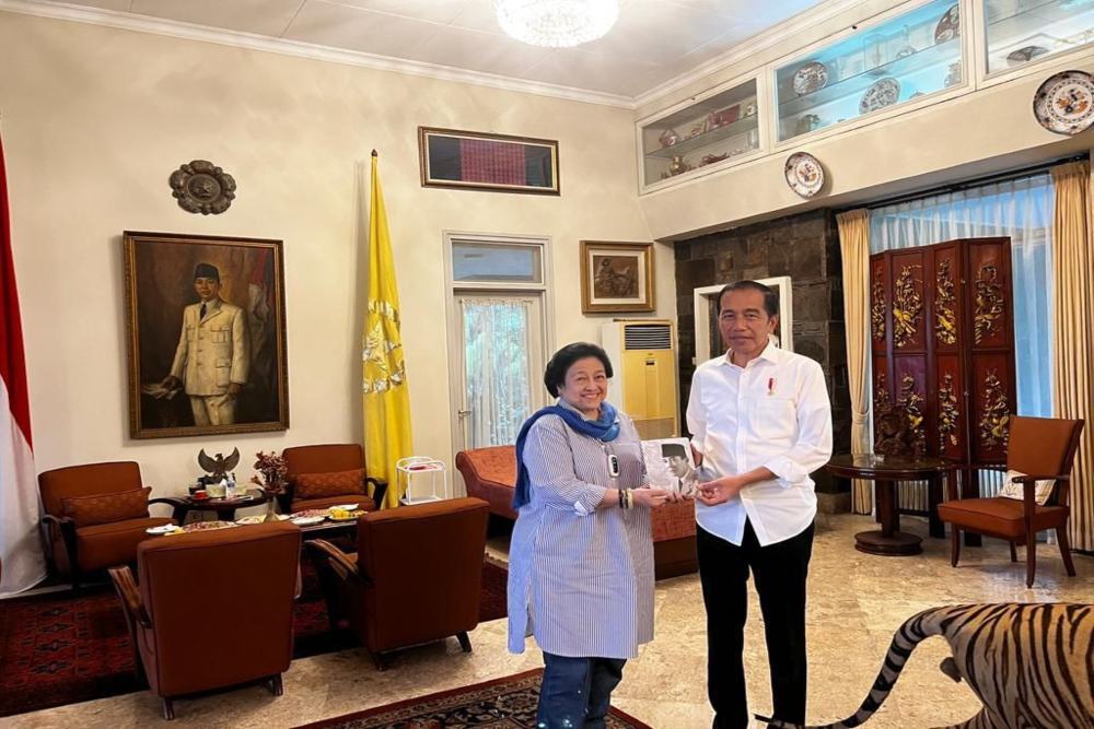 Presiden Joko Widodo atau Jokowi bertemua Ketua Umum PDIP Megawati Soekarnoputri selama dua jam di Batu Tulis Bogor Jawa Barat, Sabtu (8/10/2022)./Antara