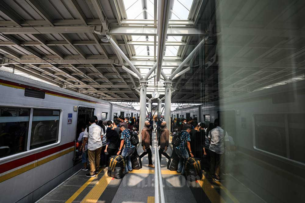 KAI Commuter Bisa Layani 850.000 Penumpang per Hari Tahun Ini